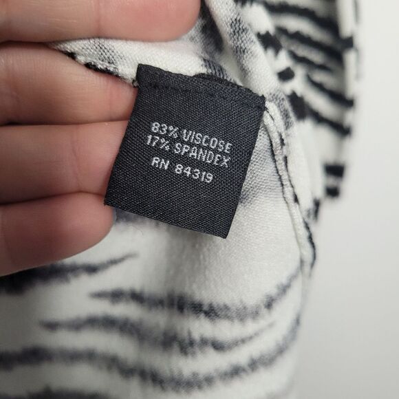 Cyrus black and white striped zebra print animal stretch sweater NWT - Picture 4 of 6